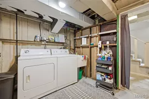 7049 Pershing Ave, University City, MO 63130 - Photo 39