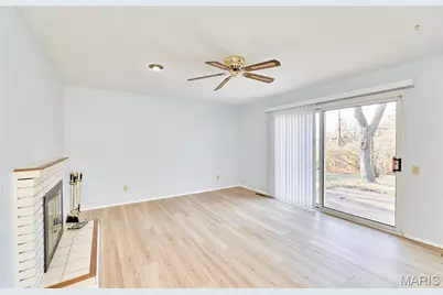 815 Montmartre Court, Saint Louis, MO 63141 - Photo 9