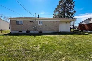 2243 Bolton St, Saint Charles, MO 63301 - Photo 5