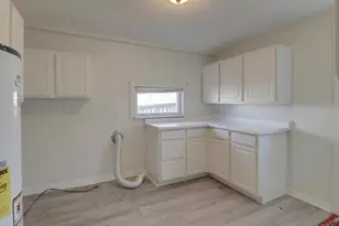 318 W New St, Palmyra, MO 63461 - Photo 11