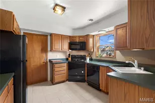 6527 Gramond Dr, Saint Louis, MO 63123 - Photo 7