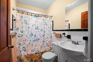 7030 Amherst Ave, University City, MO 63130 - Photo 9