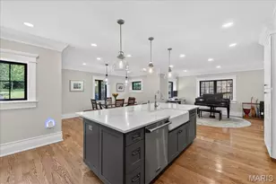424 Oakley Dr, Saint Louis, MO 63105 - Photo 9