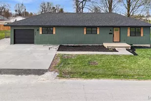 905 W Maple St, Bowling Green, MO 63334 - Photo 1