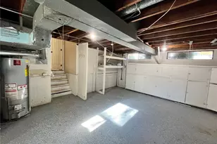 2390 Teakwood Manor Dr, Florissant, MO 63031 - Photo 9