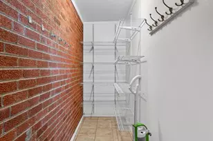 1001 Barberry Ln, Kirkwood, MO 63122 - Photo 15