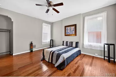 2048 Russell Boulevard, Saint Louis, MO 63104 - Photo 17