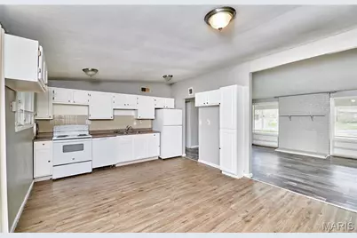 475 Countryside Drive, Florissant, MO 63033 - Photo 11