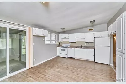 475 Countryside Drive, Florissant, MO 63033 - Photo 9