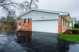 10636 Roanna Ln, Saint Louis, MO 63128 - Photo 3