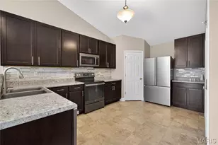 125 Hidden Bluffs Dr, Lake Saint Louis, MO 63367 - Photo 19