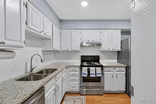 2039 Kentmore Ln, Chesterfield, MO 63017 - Photo 9