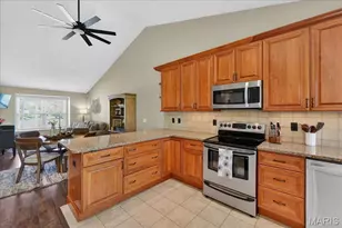 12900 Springdale Village Dr, Saint Louis, MO 63146 - Photo 13