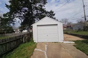 8917 Lucerne Ct, Saint Louis, MO 63136 - Photo 9