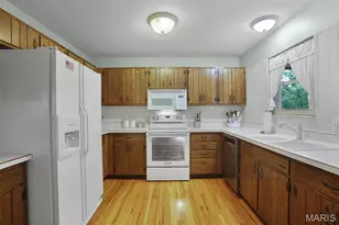 10448 Gregory Ct, Saint Louis, MO 63128 - Photo 21
