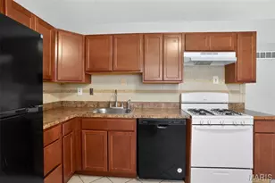 1722 Bradshaw Dr, Saint Louis, MO 63136 - Photo 17