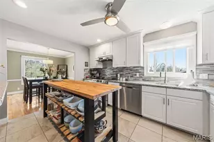 5607 Dantonaire Pl, Saint Louis, MO 63128 - Photo 17