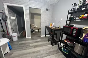 9029 Cranberry Ln, Normandy, MO 63121 - Photo 5