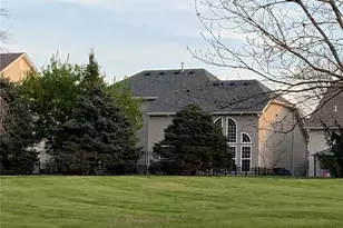 193 Berry Manor Cir, Saint Peters, MO 63376 - Photo 9