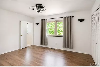 14125 Old Jamestown Road, Saint Louis, MO 63033 - Photo 13