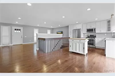 12026 Foxpoint Drive, Maryland Heights, MO 63043 - Photo 9