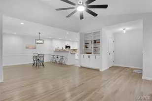 1038 King Henry Ct, Creve Coeur, MO 63146 - Photo 7