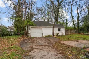 8824 Huiskamp Ave, Jennings, MO 63136 - Photo 9