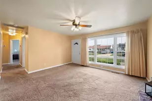 6330 Hurstgreen Ln, Saint Louis, MO 63123 - Photo 7