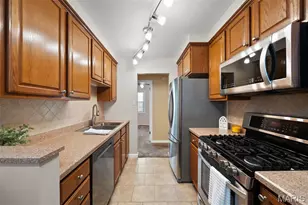 6330 Hurstgreen Ln, Saint Louis, MO 63123 - Photo 15