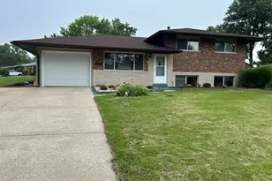1925 Apple Blossom Ct, Florissant, MO 63031 - Photo 3