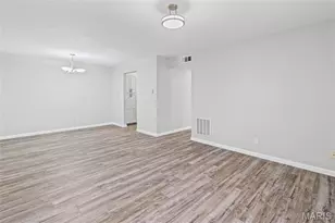 10135 Sakura Dr, Saint Louis, MO 63128 - Photo 13