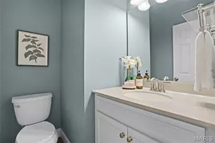 16858 Chesterfield Bluffs Cir, Chesterfield, MO 63005 - Photo 23