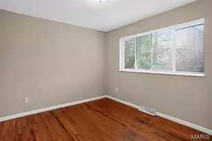 10185 Green Valley Dr, Saint Louis, MO 63136 - Photo 9