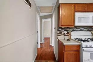 10185 Green Valley Dr, Saint Louis, MO 63136 - Photo 11