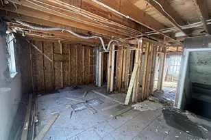 1100 La Roux Ct, Saint Louis, MO 63137 - Photo 9