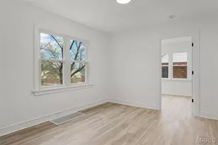 8615 Charlton Ln, Saint Louis, MO 63123 - Photo 7