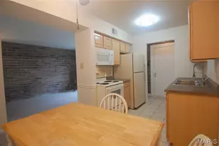 676 Coeur de Royale Dr, Creve Coeur, MO 63141 - Photo 7