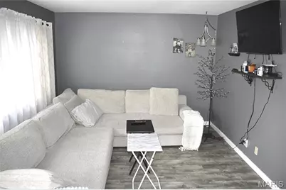 9038 Villaridge Court, Saint Louis, MO 63123 - Photo 7