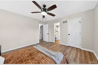 370 Marywood Court, Ballwin, MO 63021 - Photo 7