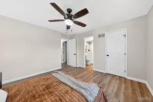 370 Marywood Ct, Ballwin, MO 63021 - Photo 7