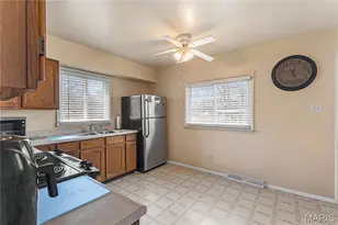 704 Village Square Dr, Hazelwood, MO 63042 - Photo 13