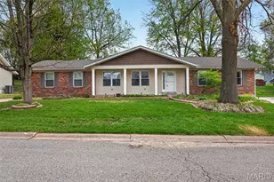 24 Parkwood Dr, Saint Peters, MO 63376 - Photo 1