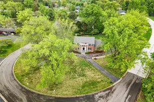 128 Ladue Oaks Dr, Creve Coeur, MO 63141 - Photo 3