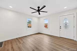 1525 N 4th St, Saint Charles, MO 63301 - Photo 19