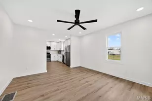 1525 N 4th St, Saint Charles, MO 63301 - Photo 17