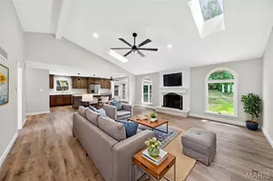 4568 Braungate Dr, Saint Louis, MO 63128 - Photo 9