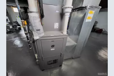 8975 Burton Avenue, Overland, MO 63114 - Photo 47