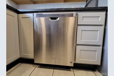 8975 Burton Avenue, Overland, MO 63114 - Photo 23