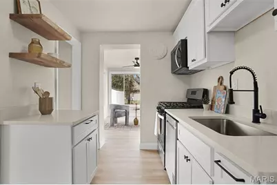 7821 Parkwood Drive, Saint Louis, MO 63123 - Photo 11