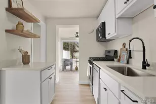 7821 Parkwood Dr, Saint Louis, MO 63123 - Photo 11